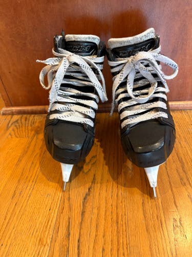 2019 CCM JetSpeed FT460 Hockey Goalie Skates Regular Width Size 3.5 (Used)