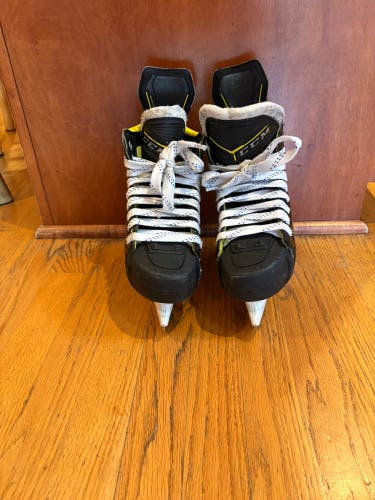 Black/Yellow 2016 CCM Tacks 9380 Hockey Skates Regular Width Size 3.5 (Used)