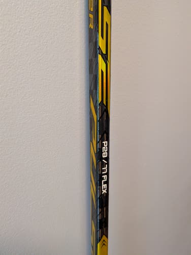 Senior Bauer Pulse Right Handed Hockey Stick P28 77 Flex (Used)