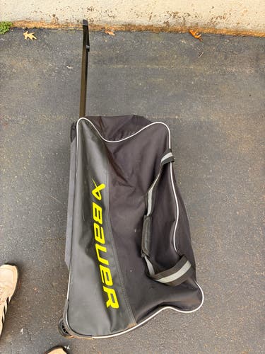 BAUER CORE WHEELED BAG Youth Hockey Carry Bag Black