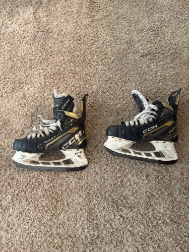 2022 CCM AS-V Pro Hockey Skates Regular Width 7 (Used)