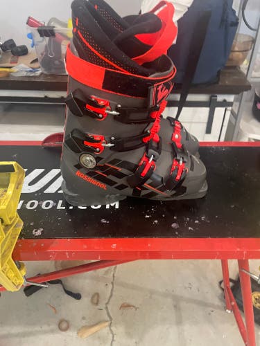 Mondo 24 & 24.5 Rossignol Hero World Cup Ski Boots Soft Flex (Used)