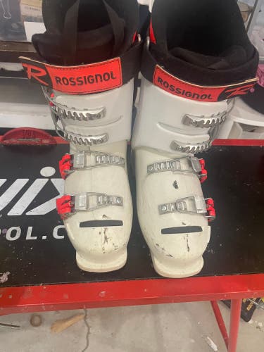 Mondo 23 & 23.5 Rossignol Hero World Cup jr 65 Racing Ski Boots (Used)