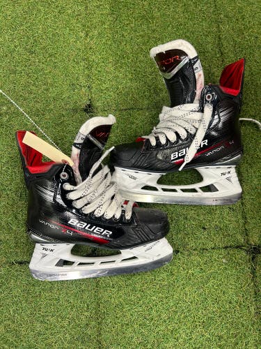 Intermediate Bauer Vapor X4 Hockey Skates Size 5.0 | Bauer Fit 1 (Used)
