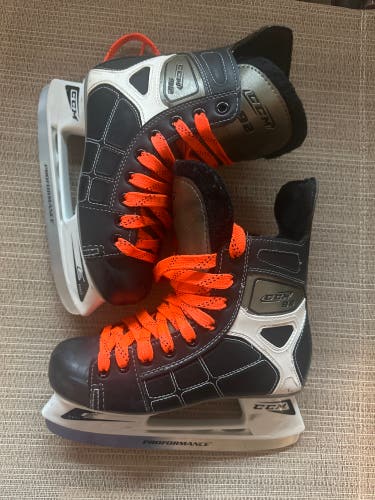 Black/White CCM Hockey Skates Regular Width Size 5 (Used)
