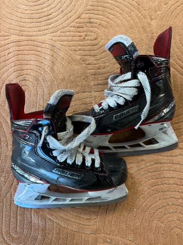 Junior Bauer Vapor X2.7 Hockey Skates Regular Width Size 3.5 (Used)