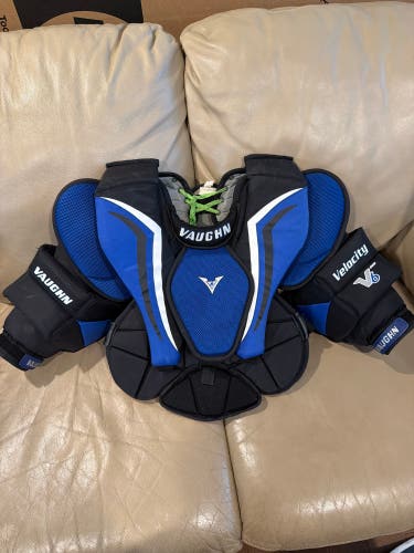 Small / Medium Vaughn Velocity V6 800 Goalie Chest Protector (Used)