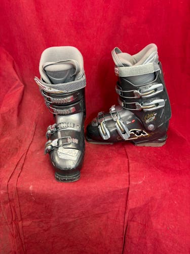 Ski Boots: Mondo 24 & 24.5 Women's Nordica All Mountain Ski Boots (Used)