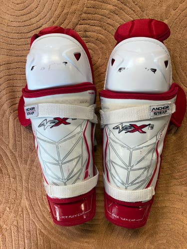 Intermediate Bauer Vapor APX2 Shin Pads 13" (Used)
