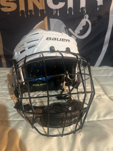 Medium Bauer Re-Akt 150 Helmet (Used)