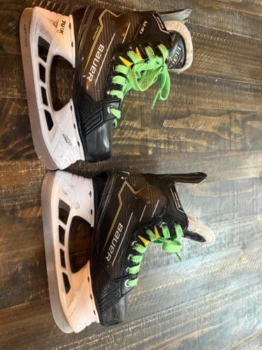 2024 Bauer Supreme M40 Hockey Skates Extra Wide Width Size 2 (Used)