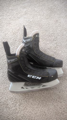 Black 2024 CCM Super Tacks 9350 Hockey Skates Regular Width 8 (Used)
