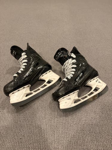 2022 Bauer Supreme Mach Hockey Skates Size 5.5 Fit 2 w/ LS Pulse TI Runners (Used)