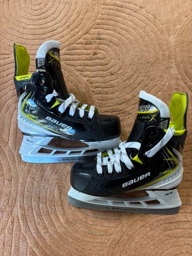 Youth Bauer Vapor Fly40 Hockey Skates Regular Width 13 (New)