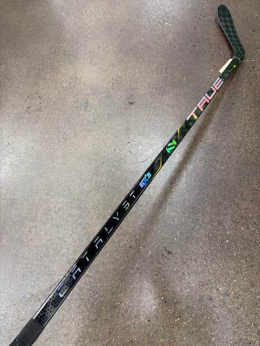 Senior True Catalyst 9x3 Hockey Stick Left Hand T28 75 Flex (Used)