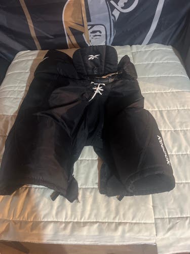 Senior Medium Reebok 5k Hockey Pants (Used)