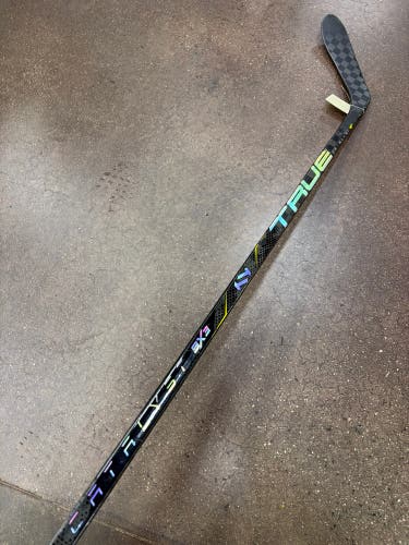 Junior True Catalyst 9x3 Hockey Stick Left Hand T28 55 Flex (Used)