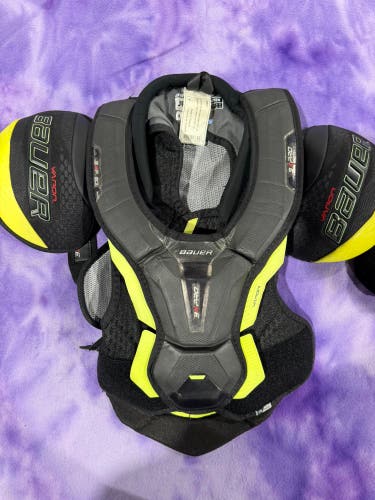 Medium Junior Bauer Vapor 3X Pro Shoulder Pads (Used)