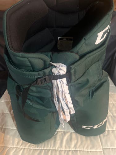 Senior Medium CCM hp31 Hockey Pants Pro Stock (Used)
