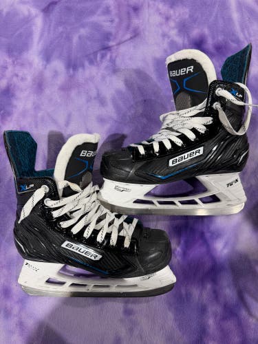Senior Bauer XLP Hockey Skates Regular Width 9 (Used)