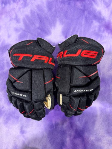 Black Junior True Catalyst 5x3 Gloves 11" (Used)