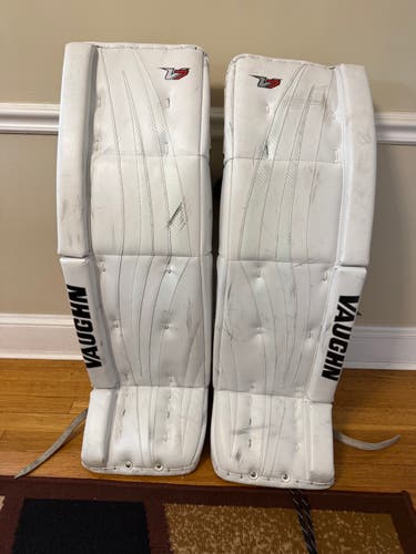 36" Vaughn V7 XR Goalie Leg Pads (Used)