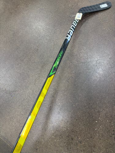 Intermediate Bauer Supreme Ultrasonic Hockey Stick Right Handed P88 81 Flex (Used)