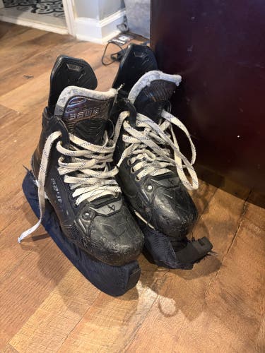 Black 2024 Bauer Supreme Shadow Hockey Skates Wide Width 6 (Used)