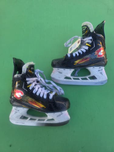Junior Bauer Supreme M5 Pro Hockey Skates Size 2