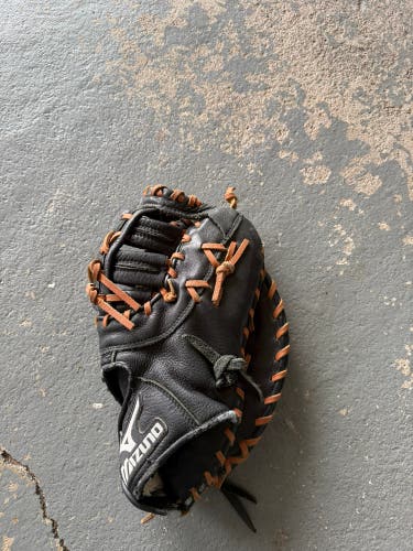 Mizuno MVP youth RH First Base Baseball Glove 12" (Used)