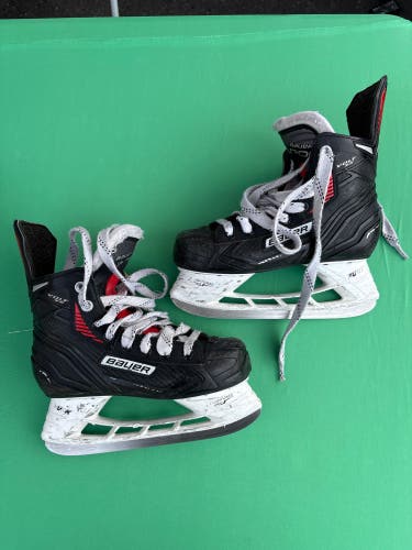 Bauer Vapor VOLT Hockey Skates Regular Width Size 3 (Used)