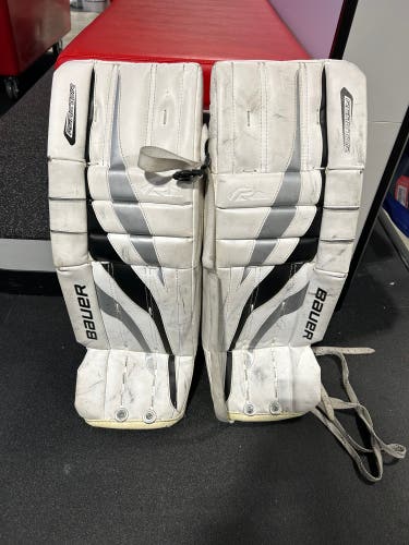 White Junior Bauer Reactor 2000 Goalie Leg Pads I 28+1 (Used)