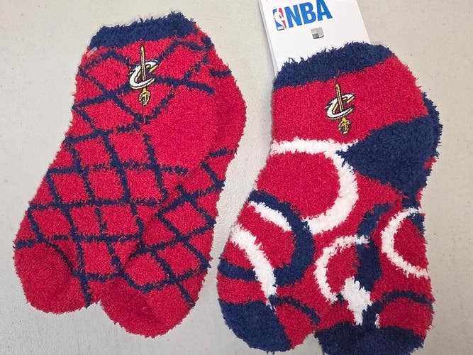 ST12 Mens NBA CLEVELAND CAVALIERS Crew Socks Lot of 2 Pair MEDIUM New