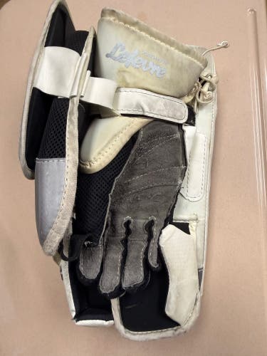 CCM Extreme Flex E3.5 Junior Goalie Blocker – White/Black – Used