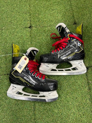 Intermediate Bauer Supreme M30 Hockey Skates Extra Wide Width Size 5 (Used)