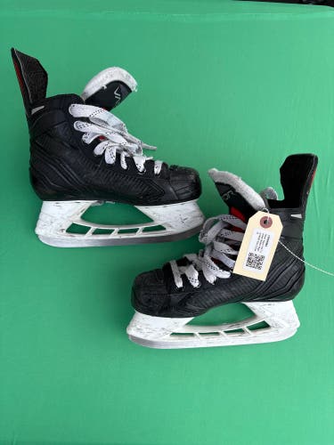 Bauer Vapor VOLT Hockey Skates Regular Width Size 3 (Used)