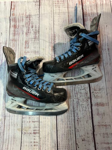 Intermediate Bauer S23 Vapor Select (SMU) Hockey Skates Regular Width Size 4 (Used)
