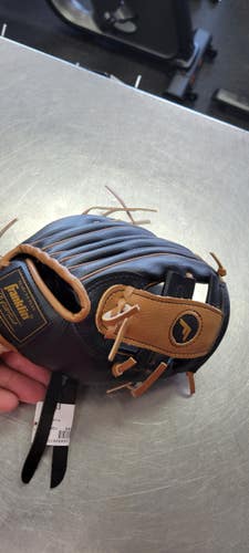 Used Franklin 8.5 BB/SB Glove RH Throw None 9" 11497-S000162150