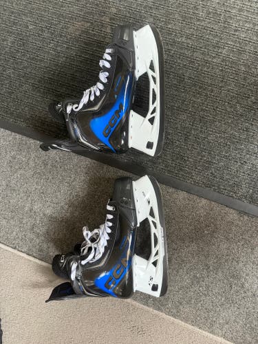 Blue 2025 CCM JetSpeed XTra Pro Hockey Skates Regular Width 9.5 (Used)