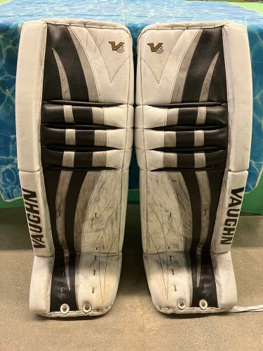 34" Senior Vaughn Velocity V6 2000 Pro Goalie Leg Pads (Used)