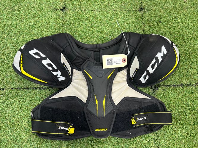 Junior Large CCM Tacks 9060 Shoulder Pads (Used)