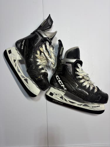 2022 CCM AS-V Pro Hockey Skates 5.5 (Used)