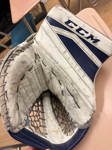 CCM Extreme Flex Goalie Catcher Glove White/Navy – Game Ready