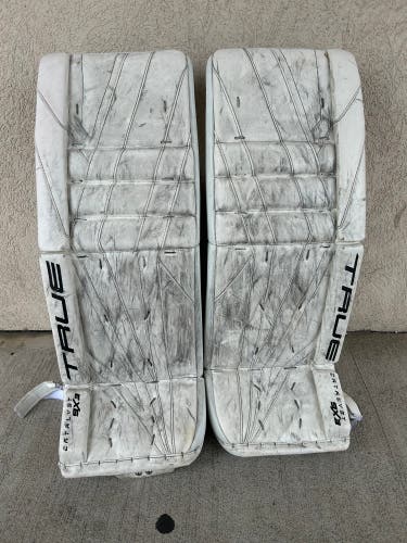 Senior 32"+2 True Catalyst 9X3 Goalie Leg Pads (Used)