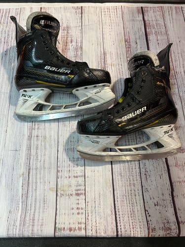 Intermediate Bauer Supreme M5 Pro Hockey Skates 6.5 Fit 3 (Used)