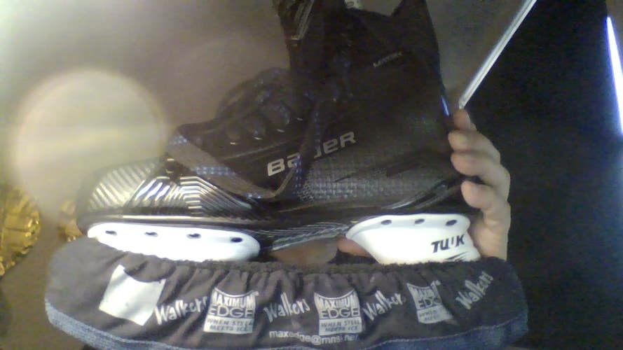 Black 2026 Bauer Matrix Hockey Skates Regular Width 10.5 (New)
