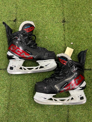 Intermediate CCM JetSpeed FT680 Hockey Skates Size 4.5 | CCM Regular Fit (Used)