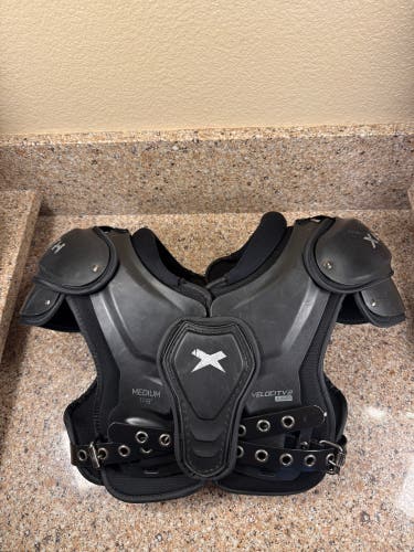 Medium Youth Xenith Velocity 2 Shoulder Pads (Used)