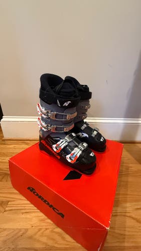 Mondo 22 & 22.5 Nordica Speedmachine J 4 All Mountain Ski Boots (Used)