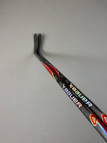 *2 Pack* of New 87 Flex P92 Senior Bauer Vapor Flylite Right Hand Pro Stock Hockey Sticks - Red